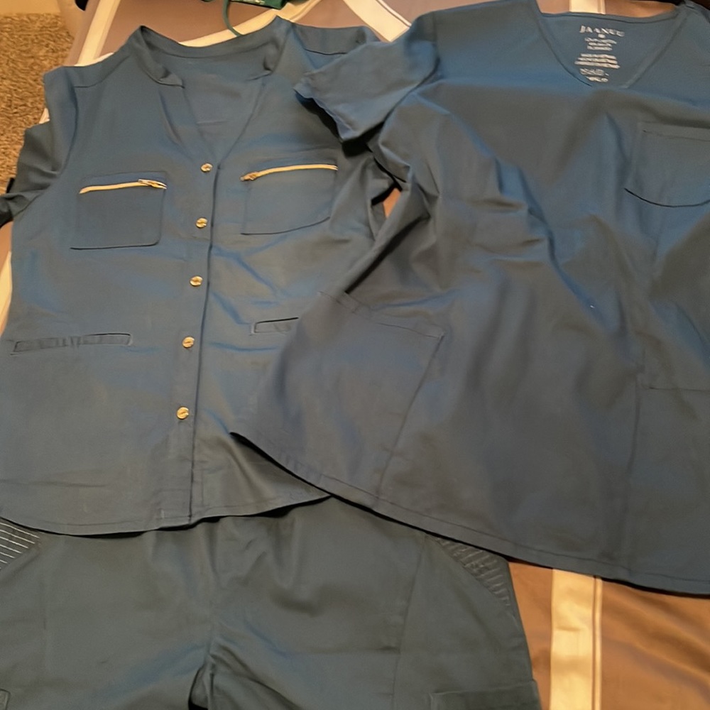 JAANNU Set of Scrubs